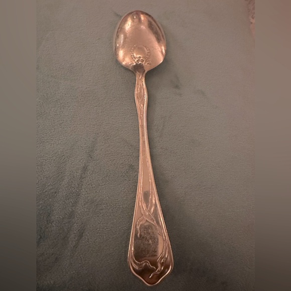 Paragon Iris Double Triple Silverplate 1902
by NATIONAL SILVER CO Spoons Retired - Picture 3 of 4